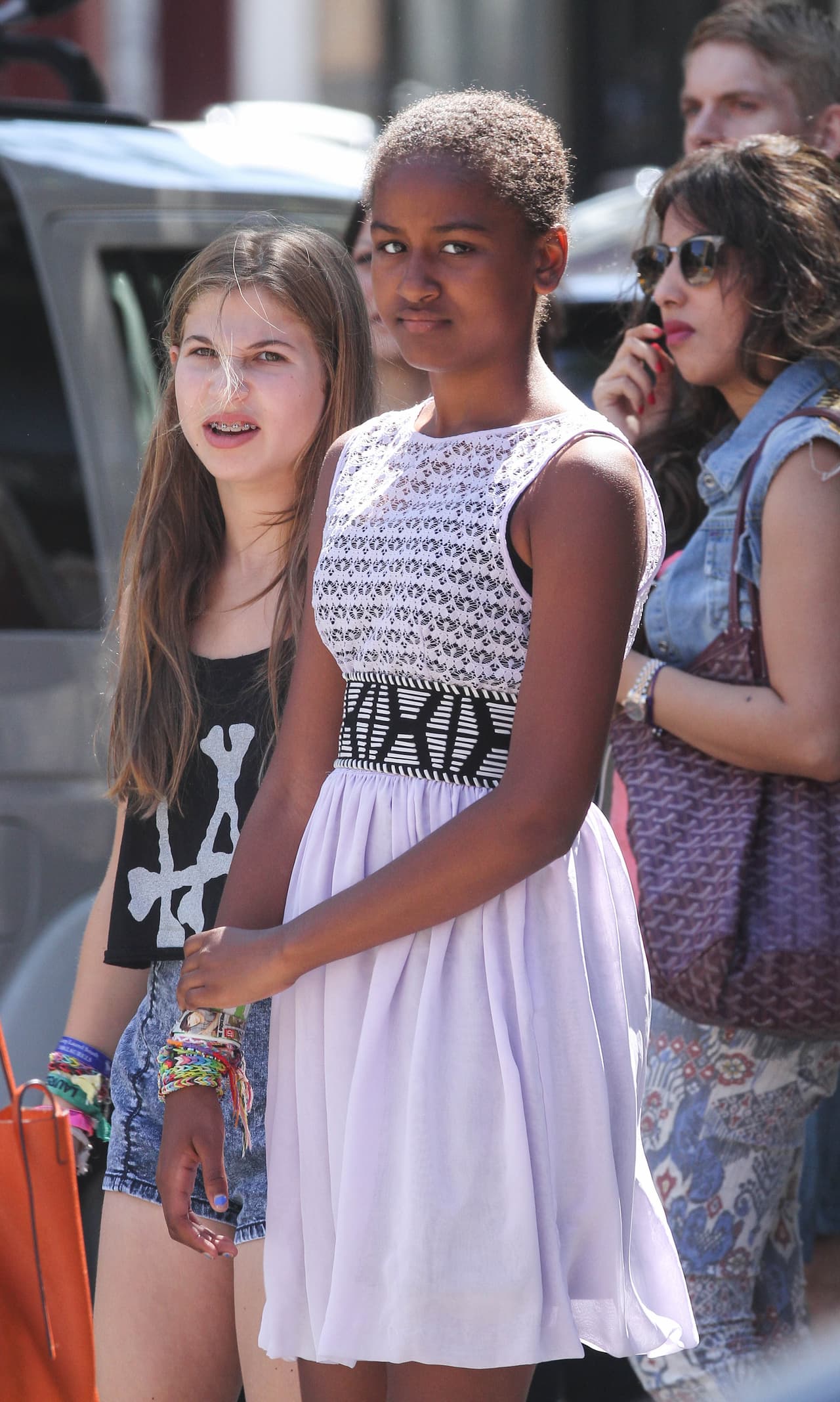 Hija de Barack Obama visita PLL