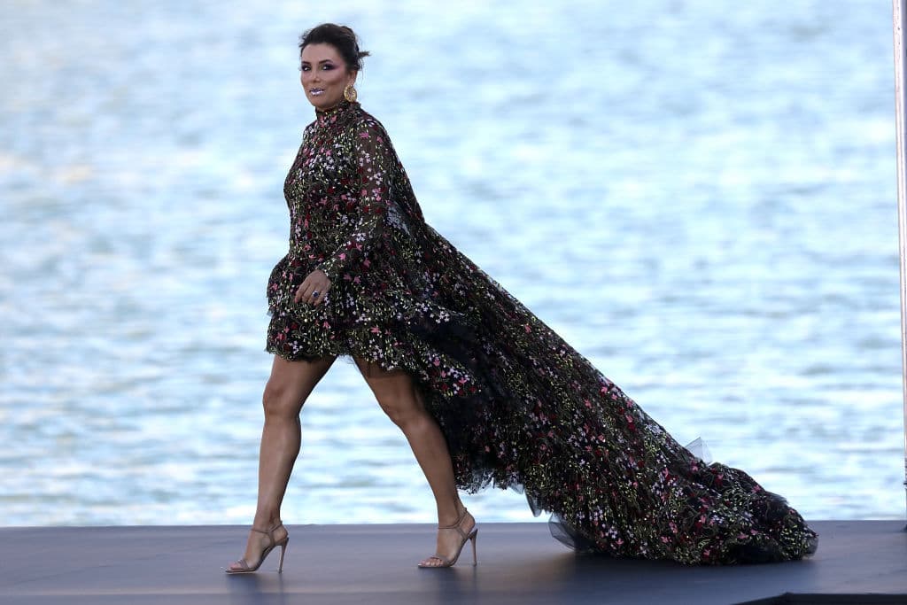 Eva Longoria: De Desperate Housewives a ser la madre de Dora en la película de este personaje, su altura es de 1.57 m
<a>.</a>