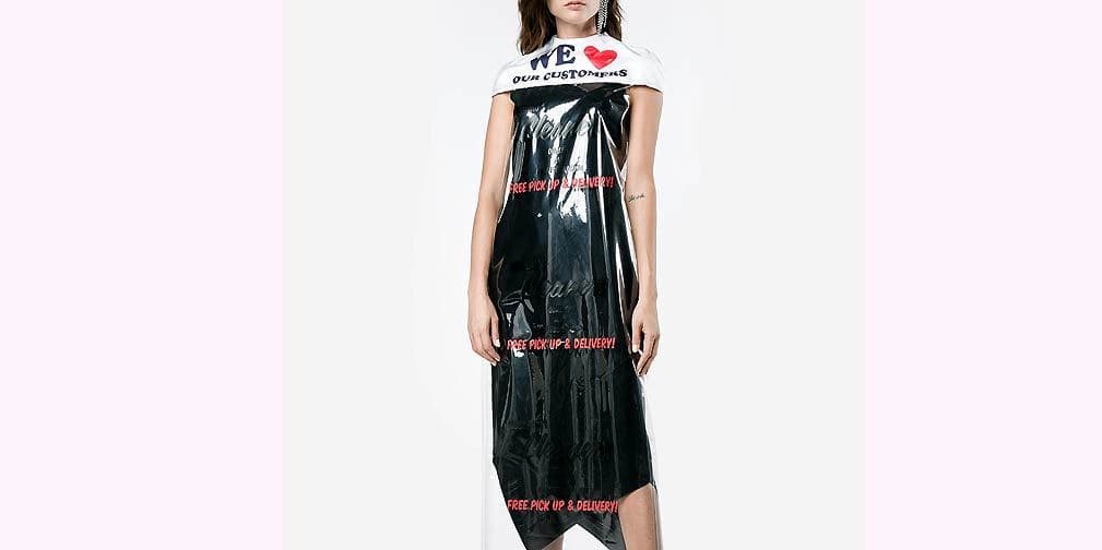 ¡Esta bolsa de basura/vestido cuesta más de 14 mil pesos porque 'la moda'!