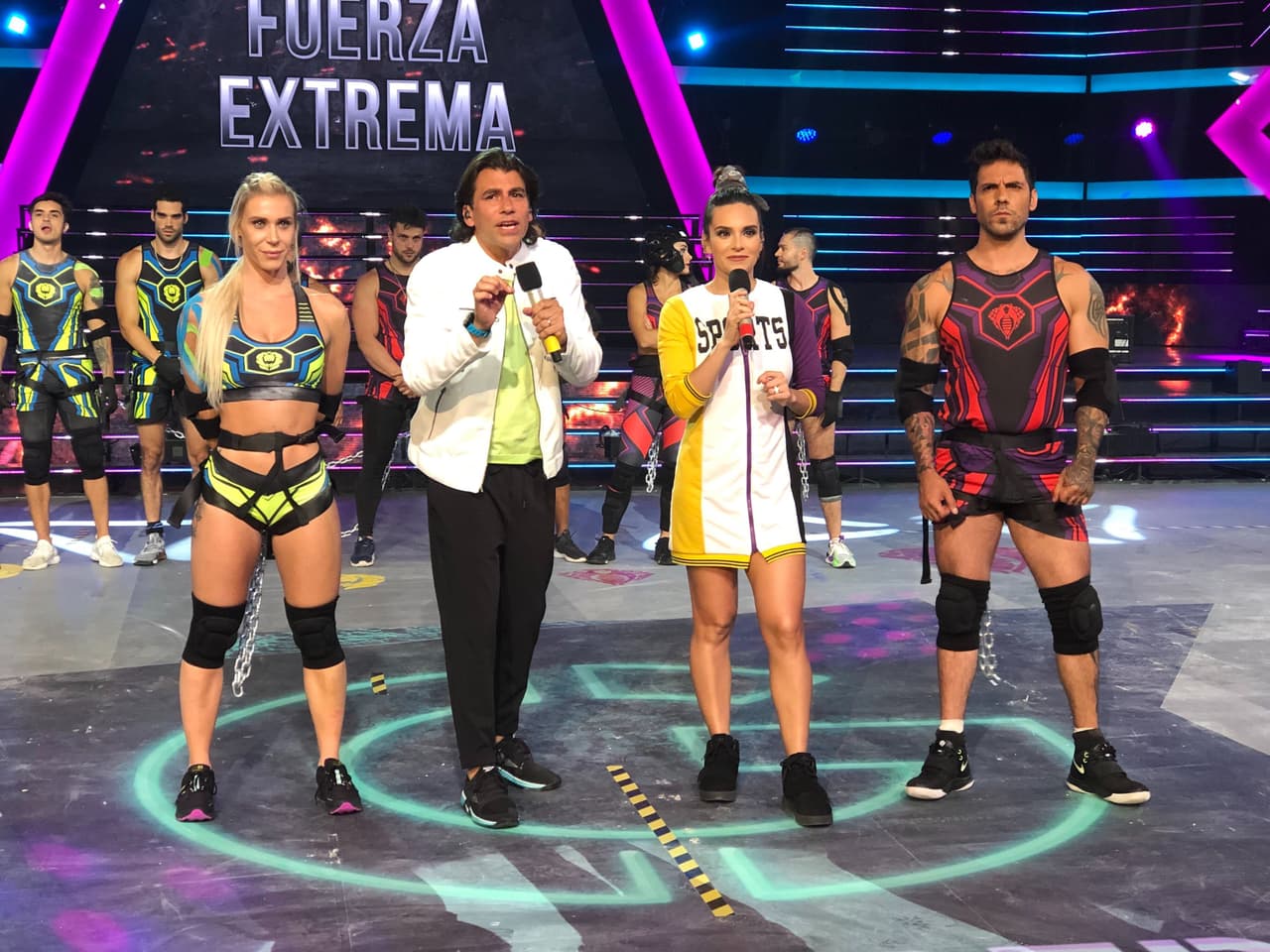 Nos enteramos que Dadvian y Aurélie fueron pareja, pero que terminaron por una infidelidad de ella con una chica llamada Paulette. La leona estuvo seria durante esta revelación, pues considera que está en 'Guerreros 2020' para competir y no por los chismes de su pasado, a los que el del equipo Cobras contestó que quedaron en buenos términos y que está superado.