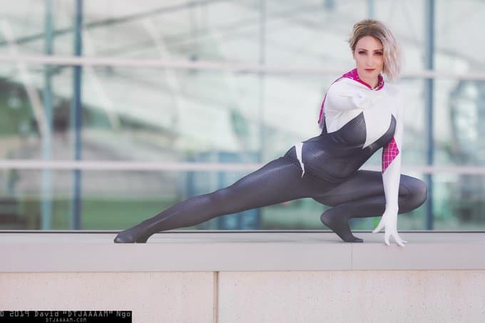 Una linda Spider Gwen invadiendo nuestro universo.