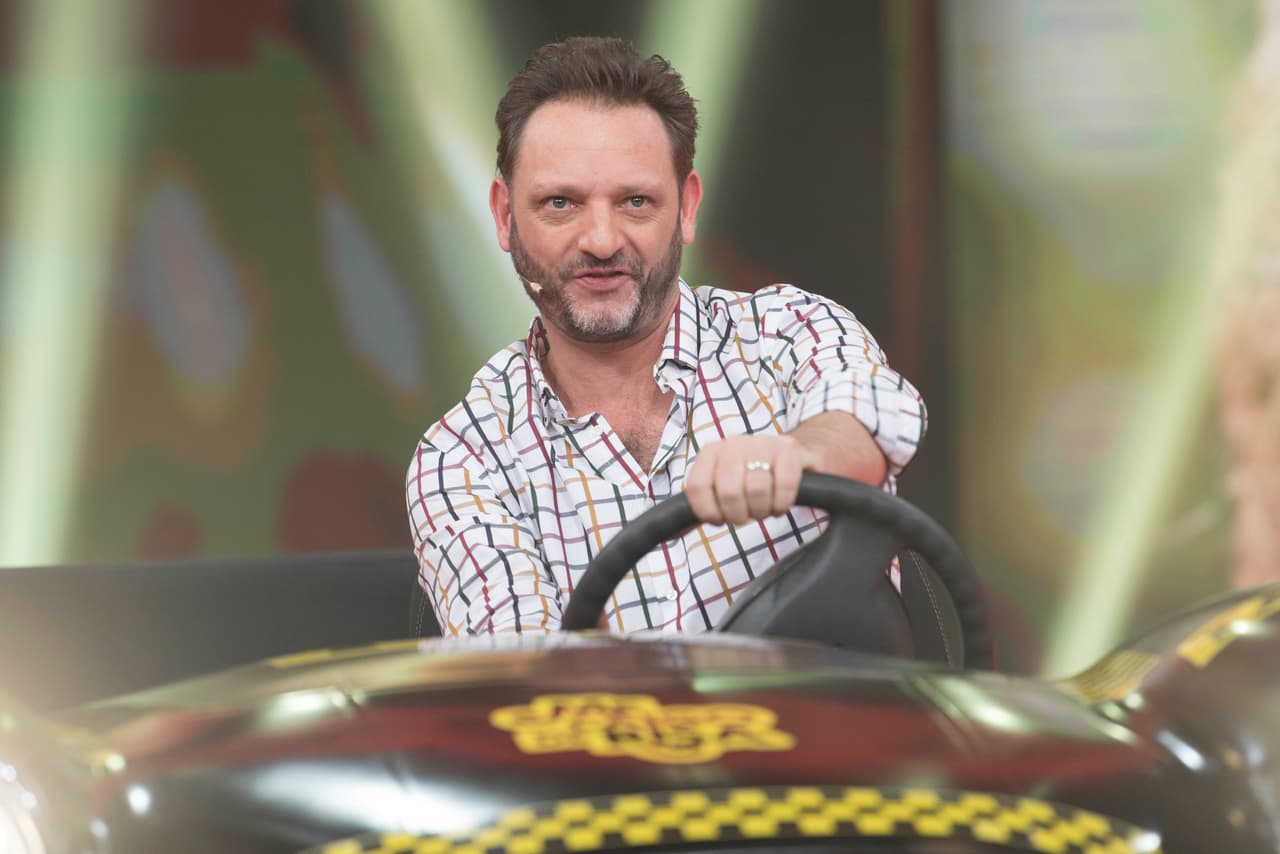 E incluso de chofer en 'El Taxi'.