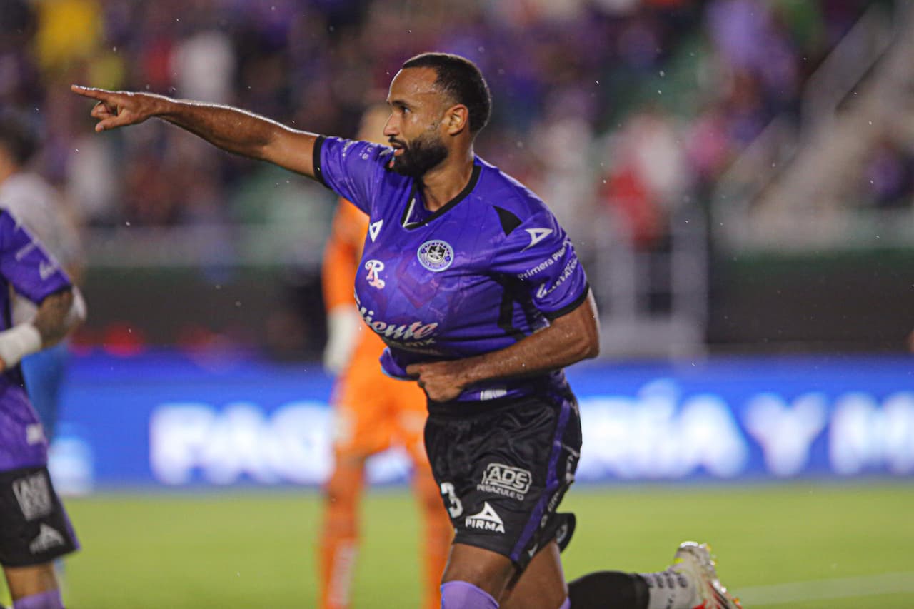 Mazatlán debuta en casa con victoria