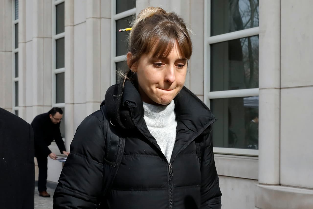 Allison Mack de Smallvile ingresa a prisión por su participación en secta NXIVM