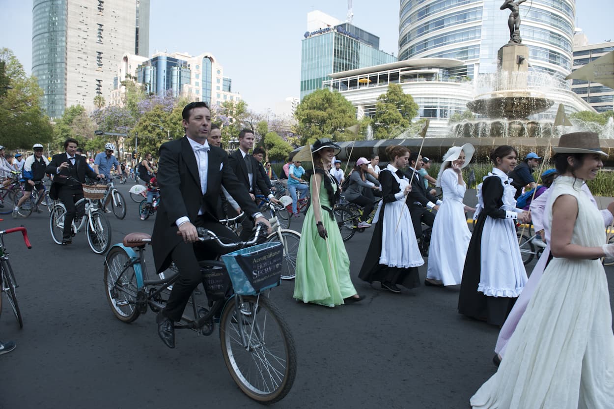 Paseo de la Reforma se vistió de 'El Hotel de los Secretos'