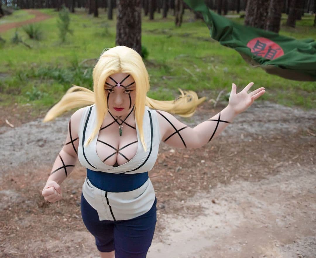 Emi Apollo es una cosplayer que, entre su repertorio, tiene a personajes de Naruto. Recientemente hizo esta versión de la poderosa Tsunade.