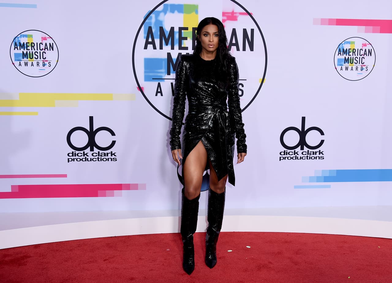 Esta morenaza de fuego es Ciara, cantante que ha hecho una vida con Russell Wilson, QB de Seattle.