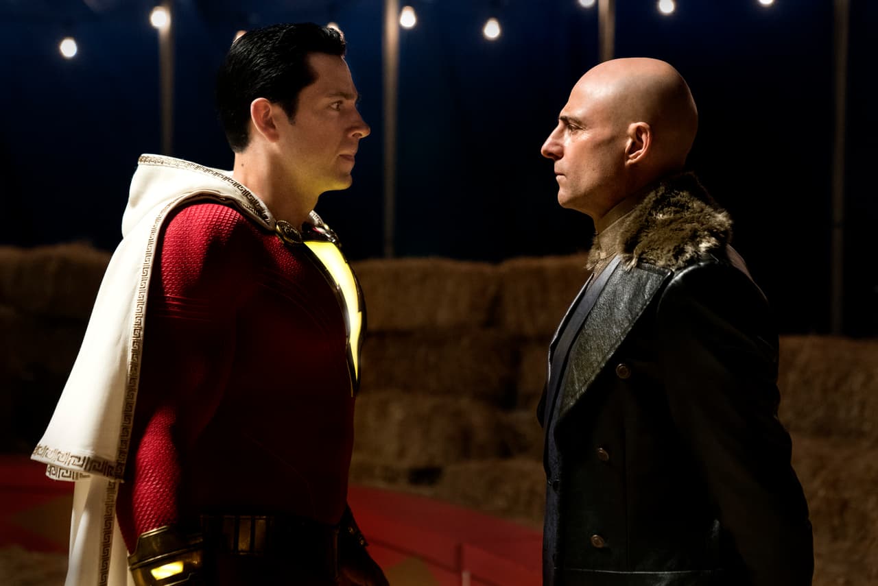 Mark Strong interpreta al Doctor Sivana, el villano de esta cinta.