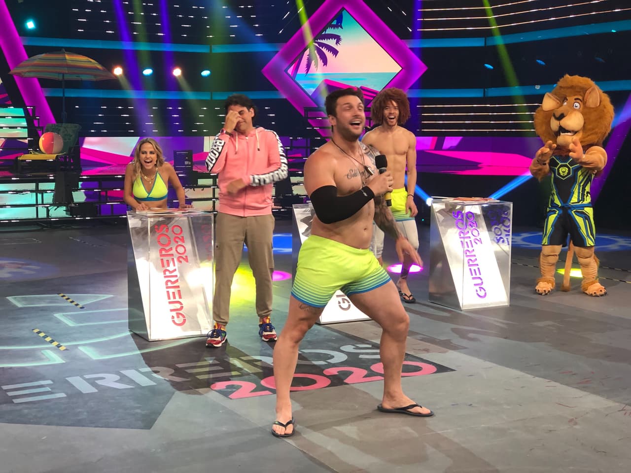Sin embargo, quien robó cámara fue Nicola que no solo imitó a Luismi sino hasta trató de cantar y bailar “Cuando calienta el sol”. Al menos hizo su mejor esfuerzo.