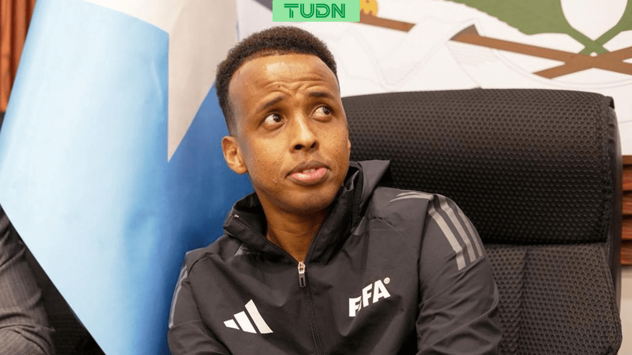 ¡Como héroe! El árbitro deportado de Estados Unidos regresó a Somalia