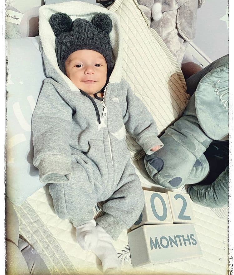 Lucca acaba de cumplir 2 meses el pasado 15 de diciembre y esta fue la foto que tomaron sus padres para celebrarlo.