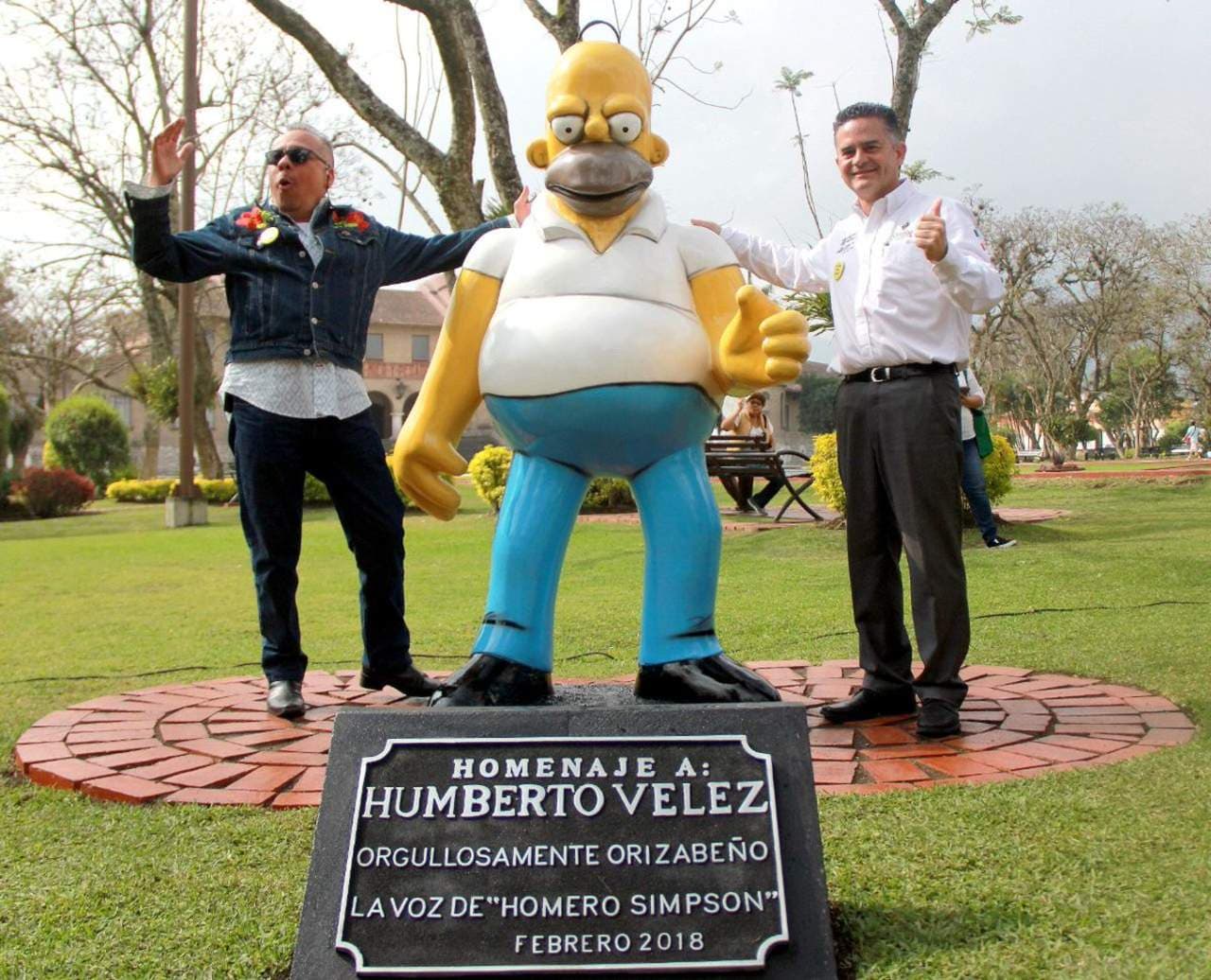 Hay actores de doblaje cuyo trabajo es tan bueno que no podemos imaginar sus personajes sin la voz que les han prestado. Humberto Vélez, pese a no interpretar a Homero Simpson desde hace más de una década, sigue en la memoria de los fans como su actor original.
