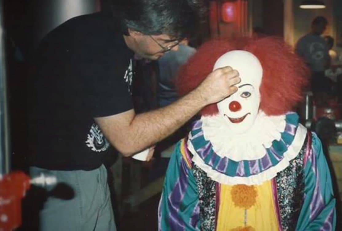 La araña en el clímax era una marioneta y fue la última escena en ser filmada. John Ritter (versión adulta de Ben Hanscom) estaba decepcionado de que la batalla final fuera con un títere y no con Tim Curry, porque sentía que Pennywise era el verdadero villano de la historia, y no una araña falsa.