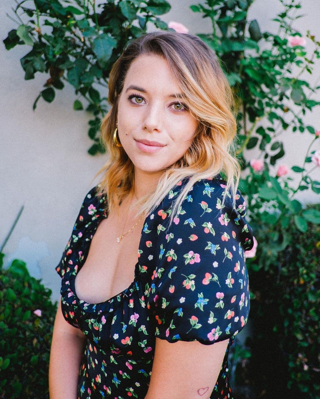 Si quieres ver su actividad en Instagram la encuentras como @carliemcasey.