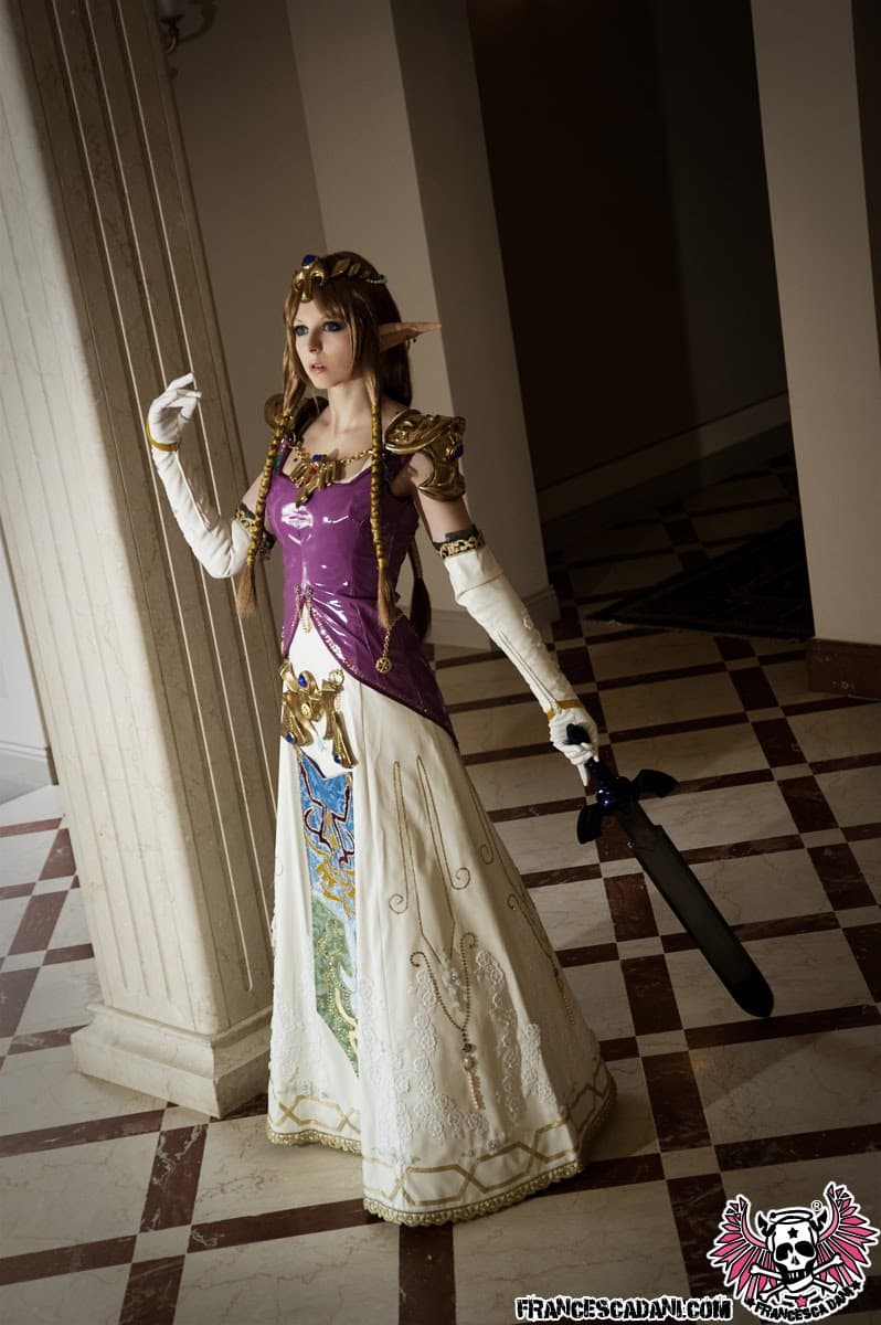 Cuando la fama mundial en el cosplay parecía una ilusión, nuestra querida Francesca Dani fue la primera en romper esa barrera. Para muchos fue la primera reina en el juego del disfraz.