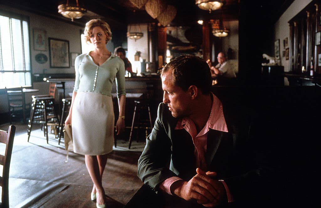 Compartió pantalla con Woody Harrelson en 'Palmetto' (1998), un thriller en donde la vimos como la femme fatal: Sra. Donnelly / Rhea Malroux.