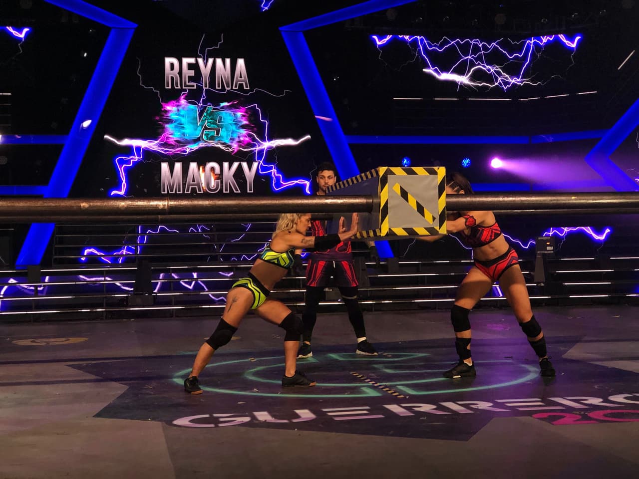 Comenzó la tercera semana de 'Guerreros 2020' con una baja, pues Guty tuvo una operación de su brazo el fin de semana y Reyna López entró en su lugar, que debutó contra Macky en el circuito exterior y también contra ella en 'Fuerzas opuestas', pero perdió en ambas ocasiones.