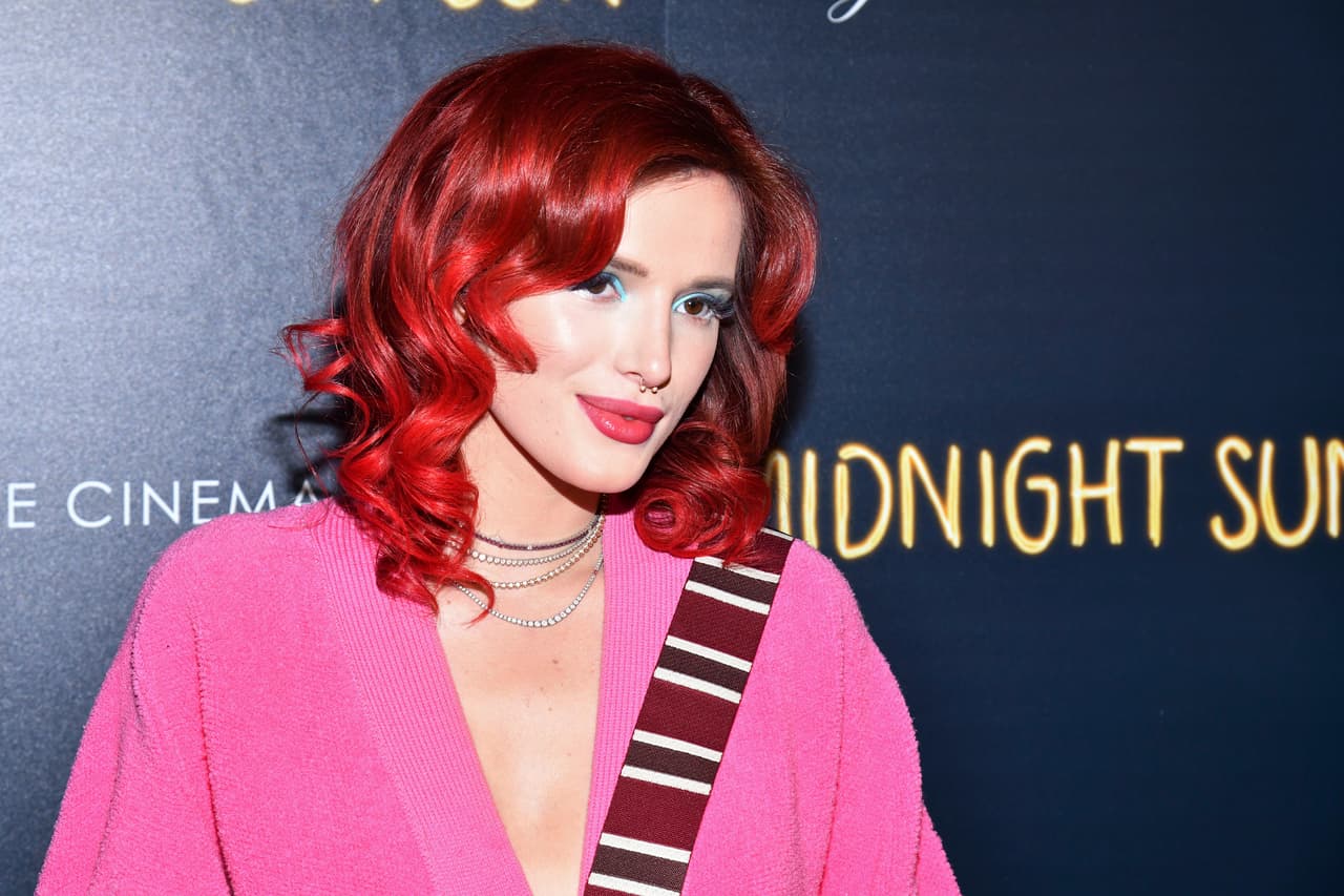 Bella Thorne es una actriz y cantante de 21 años quien, recientemente, se vio obligada a compartir de manera voluntaria fotografías íntimas.
