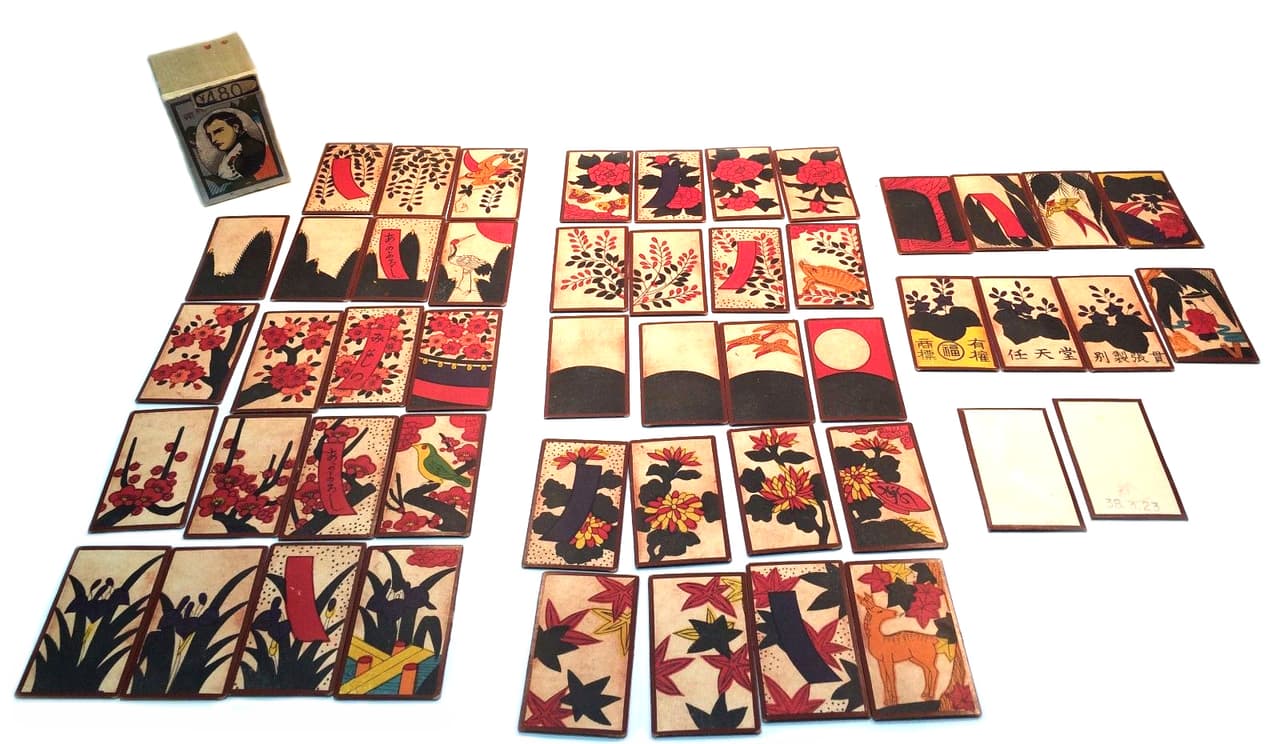 Nintendo no nació, obviamente, como un fabricante de videojuegos. Su negocio original fueron las barajas japonesas conocidas como hanafuda. Algunas se conservan y otras se han replicado con el paso de los años.