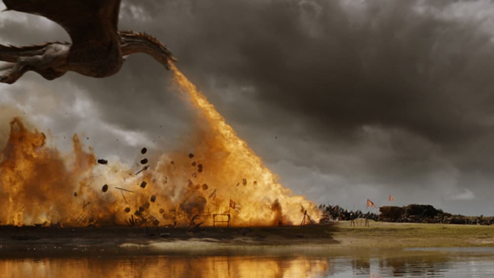 Daenerys llegó a Westeros. ¿Cómo hacer una entrada espectacular? ¡Prendiendo fuego con su dragón!