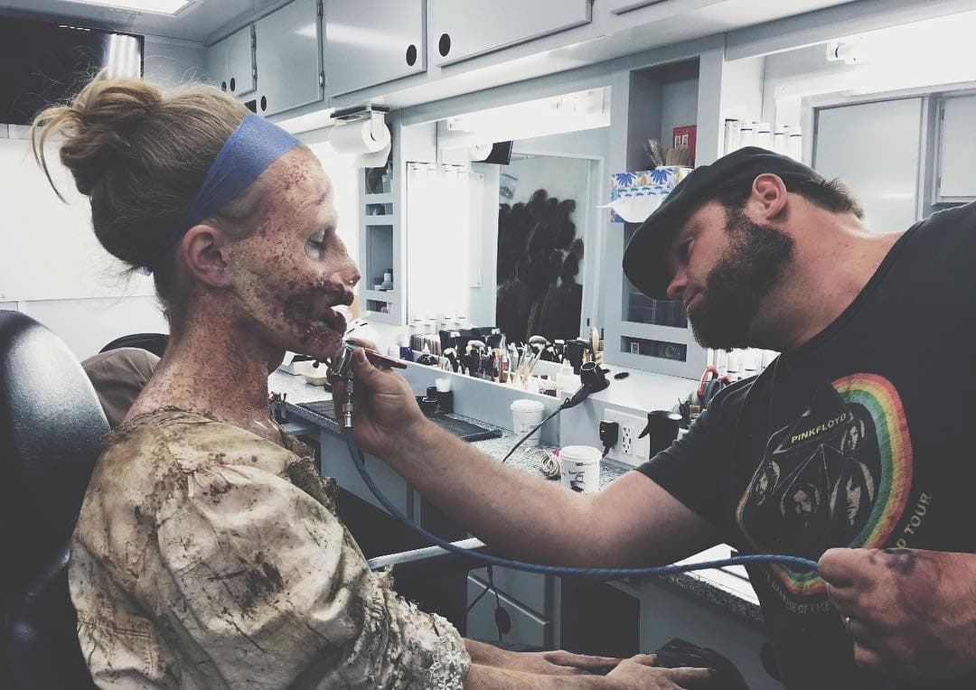Addy regresó a ‘The Walking Dead’ para interpretar a un ‘walker’ en una gasolinera, lo cual no pasó desapercibido por sus seguidores.