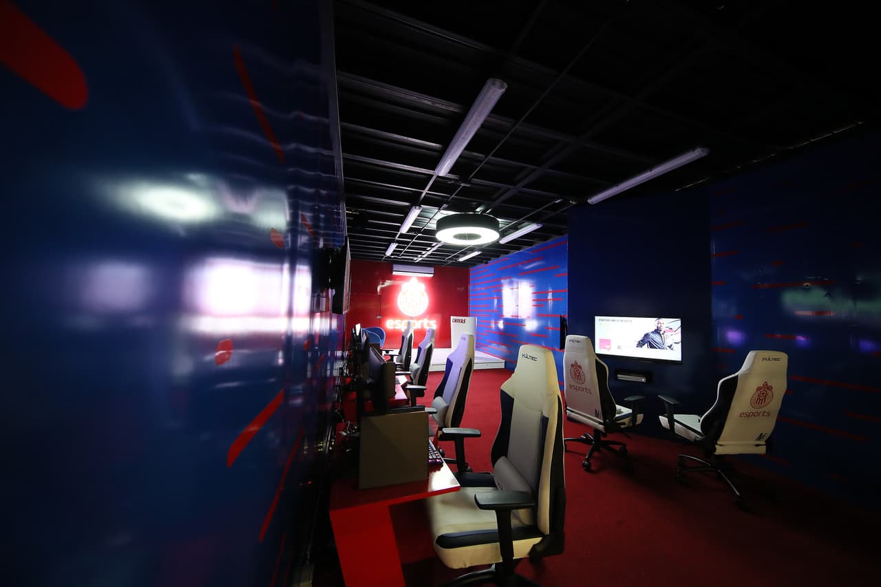 En el Estadio Akron, casa del equipo de futbol, acondicionaron un espacio conocido como Gaming Room.