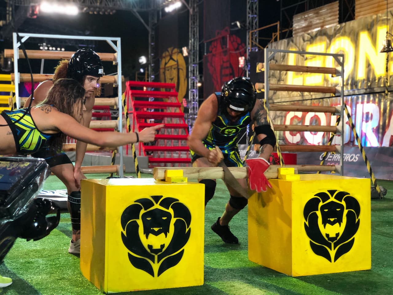 Además esta noche se estrenó otra dinámica llamada Constructores, en la que Cobras ganó 200 puntos que después fueron eliminados debido a que en una grabación se nota que Julio sale antes de que Macky tocara la campana.