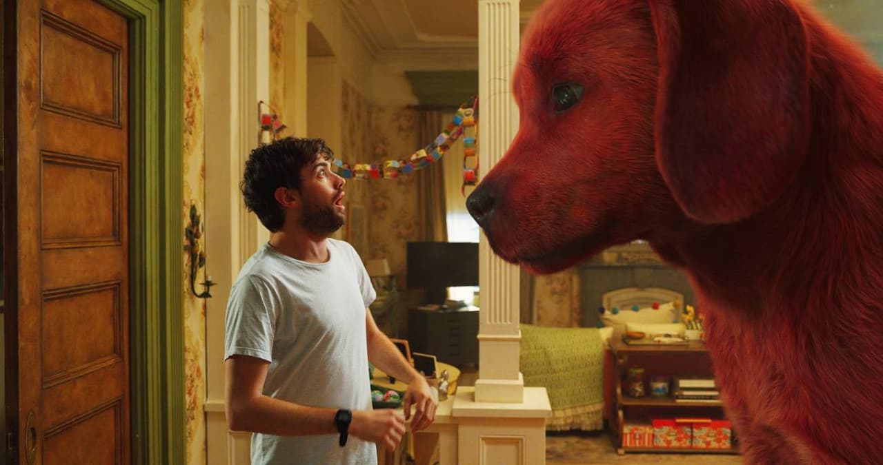 Casey (Jack Whitehall) en 'Clifford: El Gran Perro Rojo'