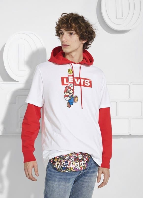 Camisetas y cangureras con un toque retro estarán a la venta.