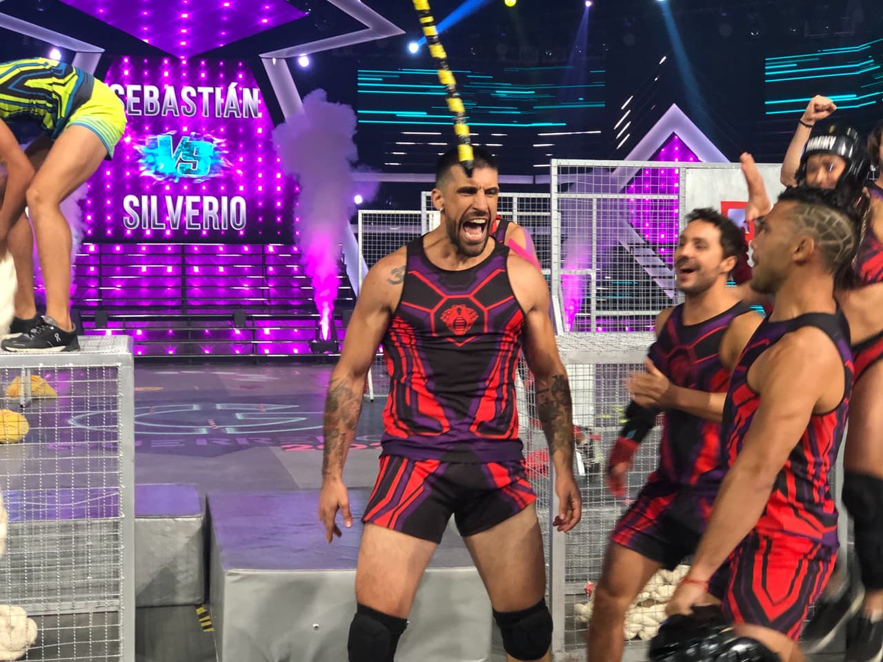 ‘Pasando la Cuerda’ inició con la victoria de Jorge ante Jeff. Vino un duelo interesante entre Ella y Macky, con victoria para la última. Cobras siguió con la autoridad con Silverio y sumaron 100 puntos.