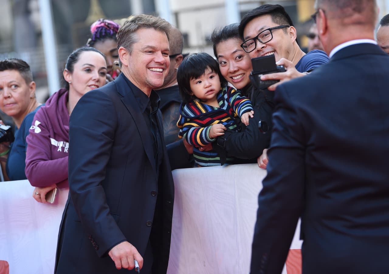 Matt Damon es una estrella de cine que ya tiene un Oscar, aunque no precisamente como actor. De ahí se ve que tenemos a una personalidad un tanto diferente en Hollywood.