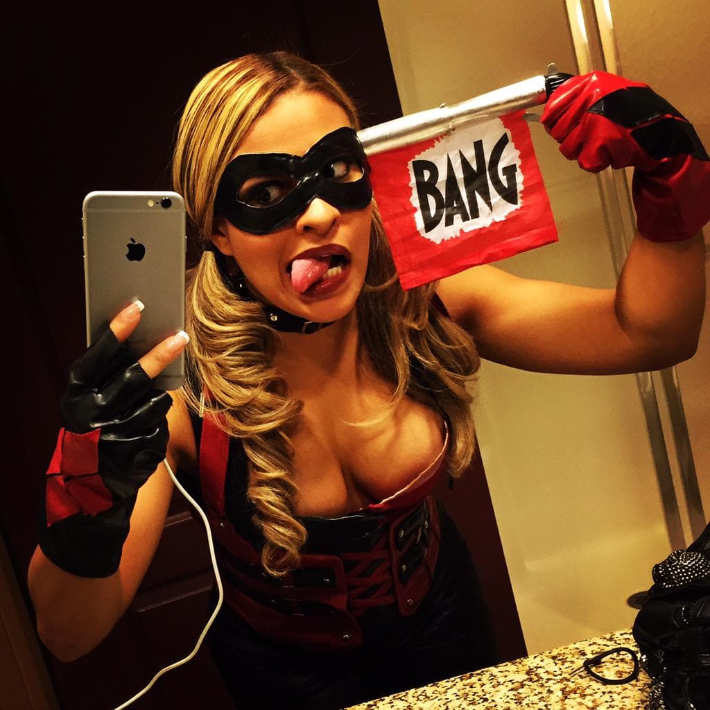 Ahora que está por estrenarse Aves de Presa, recordamos cuando hizo cosplay de Harley Quinn.