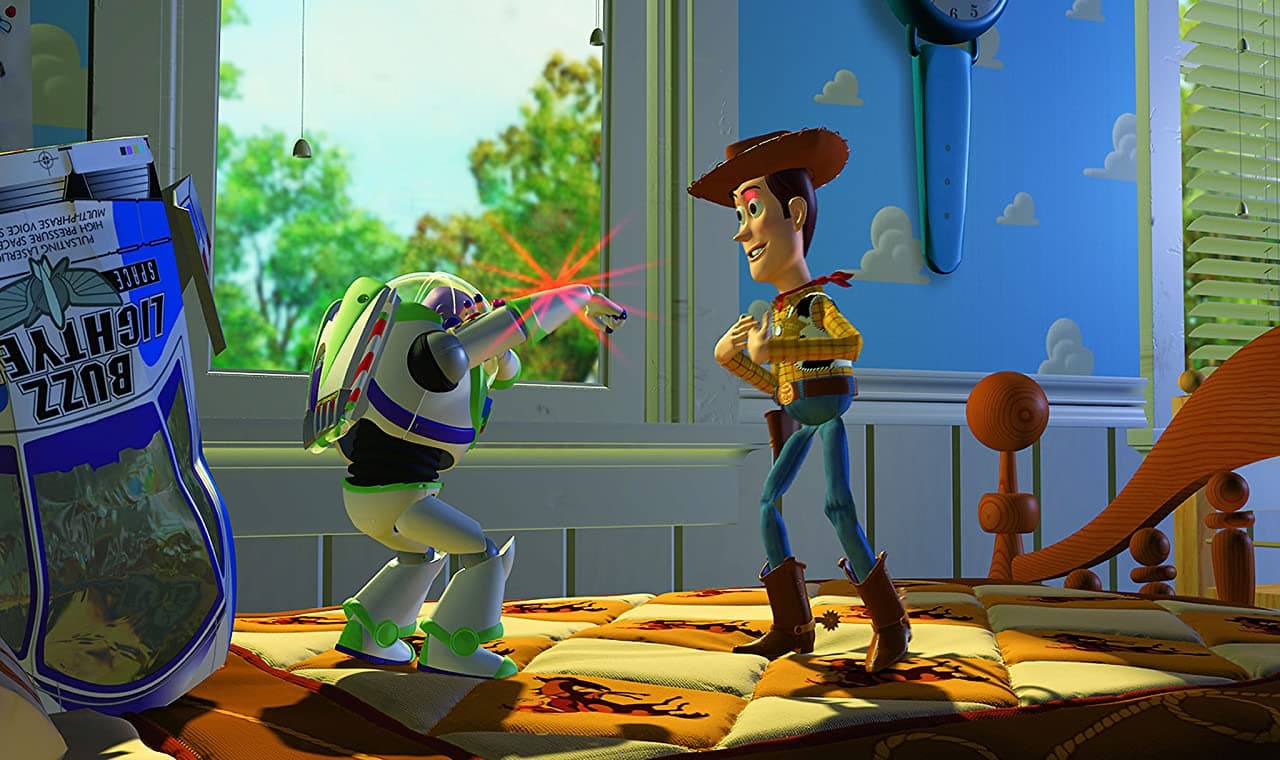 En un inicio pensaron que Tinny, el personaje del cortometraje Tin Toy, sería el protagonista. La trama relataba cómo el juguete se perdió en un viaje familiar y en el camino encontraba a un muñeco ventrílocuo que lo ayudaría a reunirse con su familia.