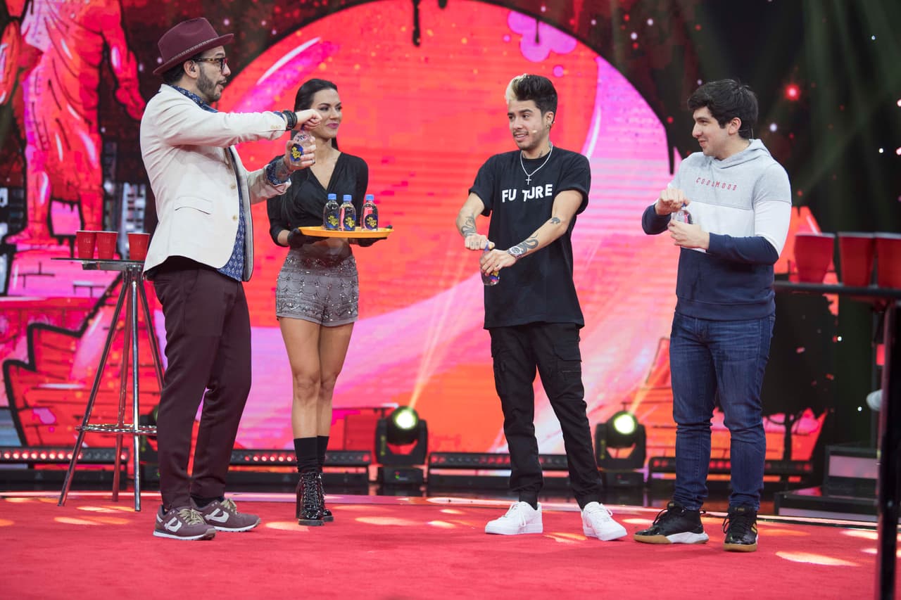 Mario y Jerry cumplieron su palabra y bebieron una pequeña botella de agua mineral sin eructar.