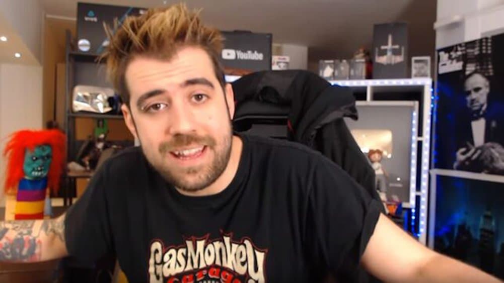 Él es Auron y sí, seguro has visto su cara en varias respuestas irónicas a publicaciones en Facebook.