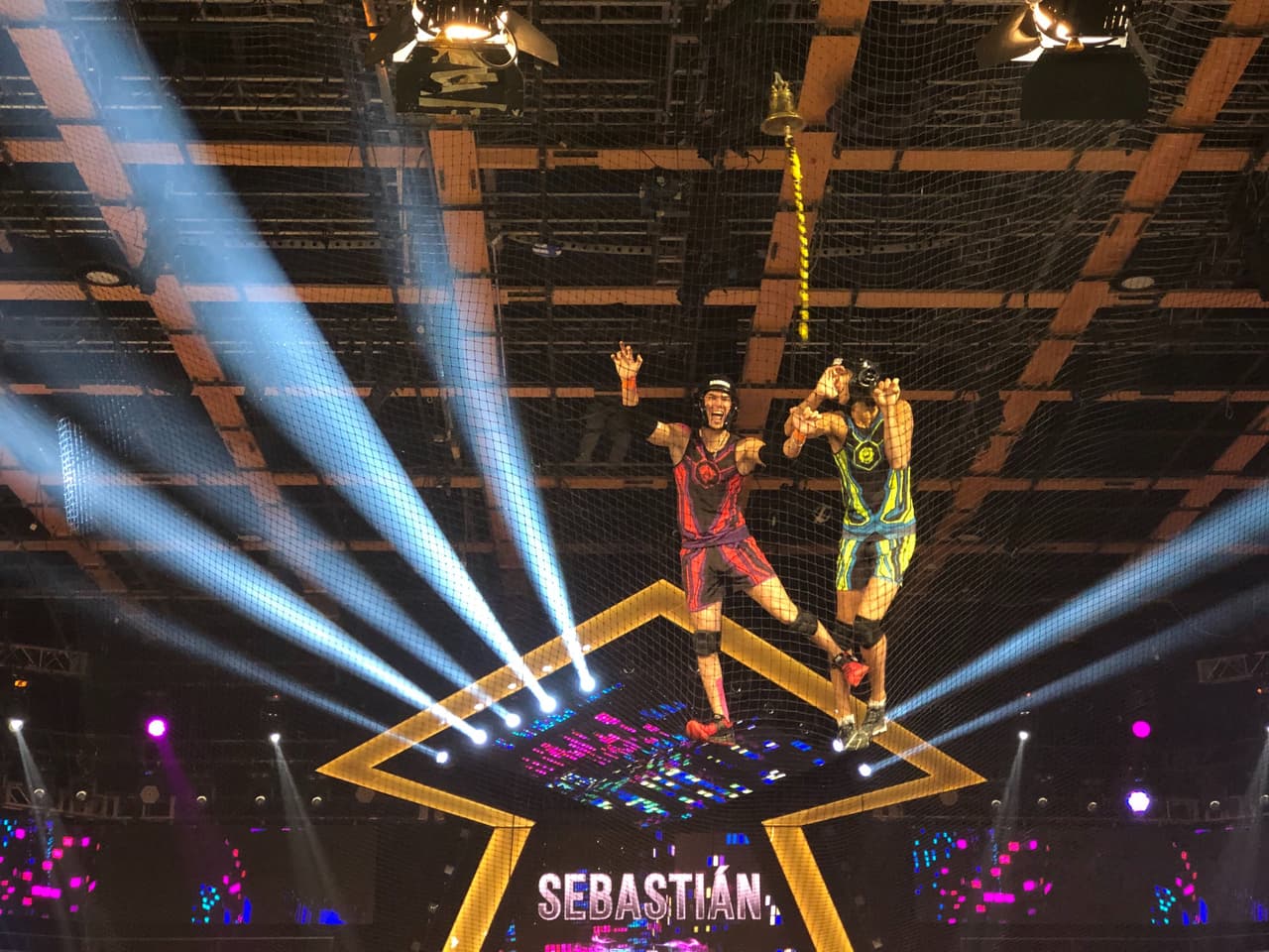 Llegó el momento del desempate en Red Inclinada con Sebastián y Brandon. A pesar de que ambos iban muy parejos, finalmente quién tocó la campana fue el integrante de Cobras y el dado les otorgó 150 puntos.