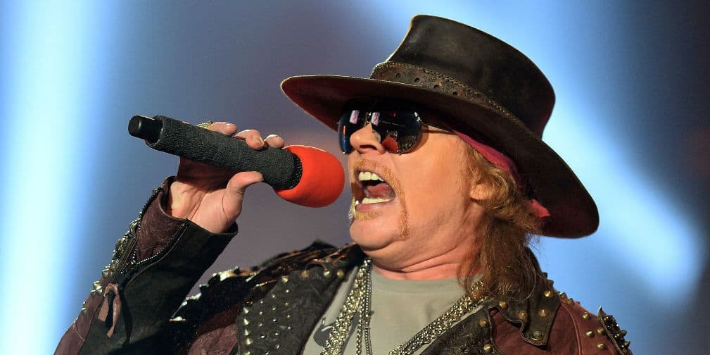 3. Axl Rose: El rockero de Guns N Roses sale a sus shows pasada la media noche. ¡Se pasa!