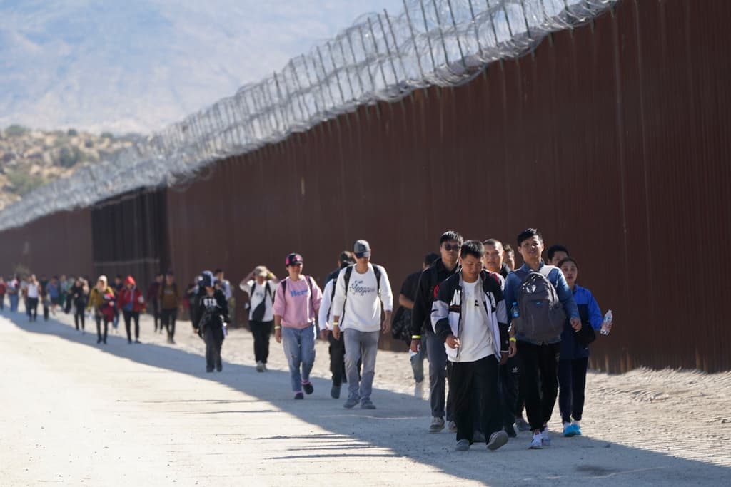 "Estatus legal para indocumentados, no amnistía": este martes introducen propuesta de reforma migratoria