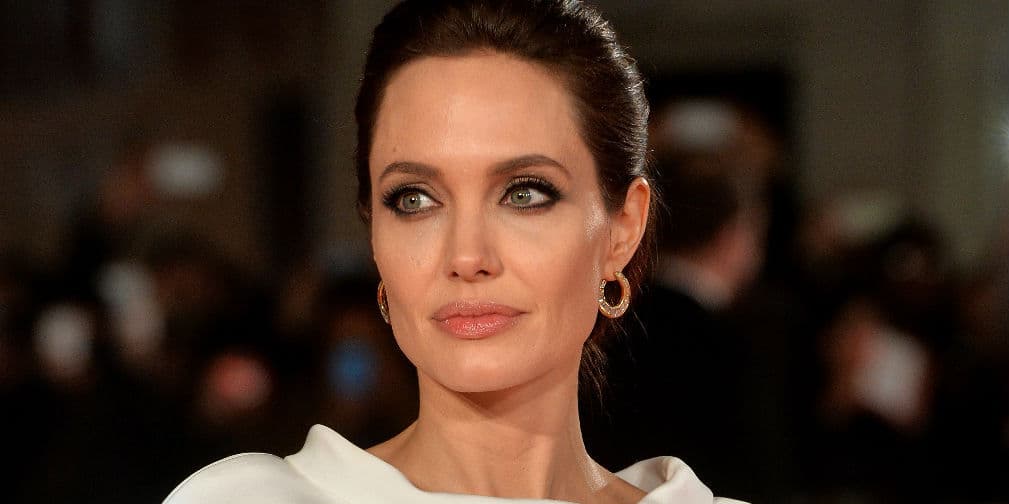 5. Angelina Jolie: James McAvoy declaró que besarla resultaba algo incómodo, sudoroso y no muy agradable.