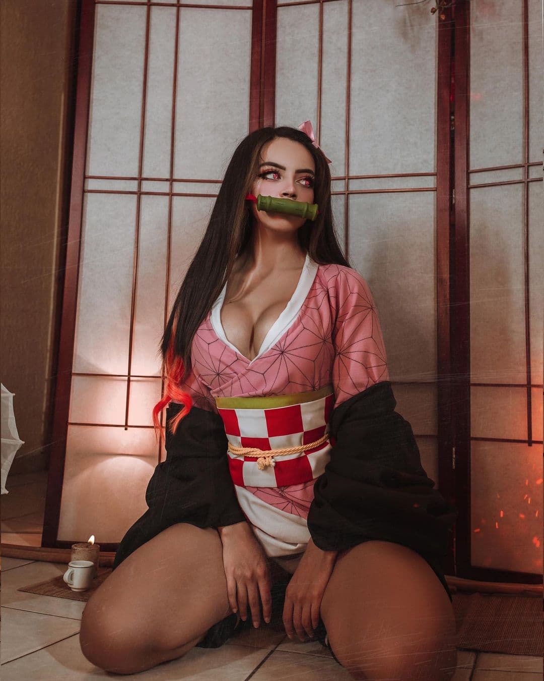 También tiene cosplays nuevos, como el de la poderosa Nezuko de Demon Slayer.