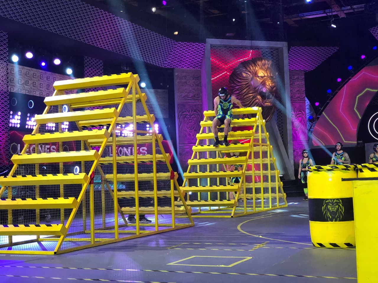 Montu se lesionó en el juego 'Escalera de Barriles'