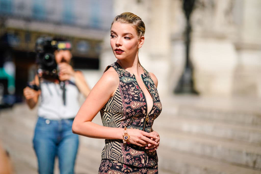 Uno de sus protagónicos más recientes es el de Emma Woodhouse en 'Emma' (2020), una adaptación de la novela de Jane Austen.