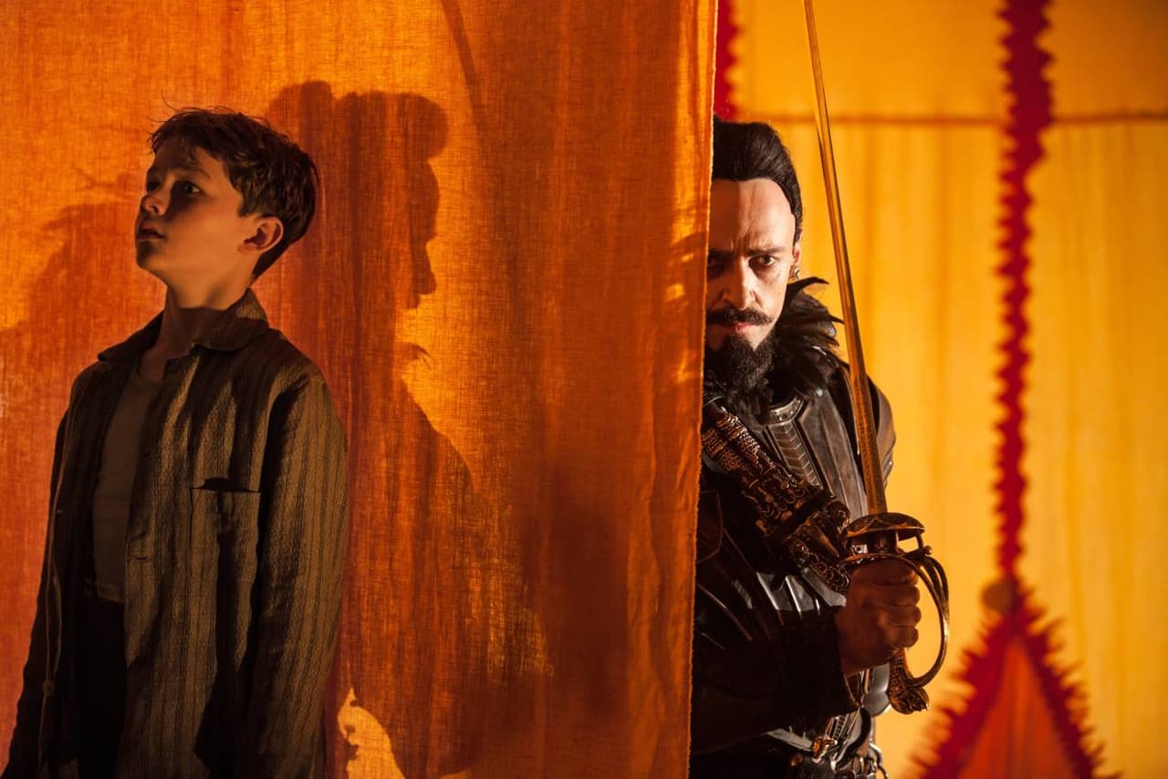 Levi Miller y Garrett Hedlund protagonizan 'Pan'.