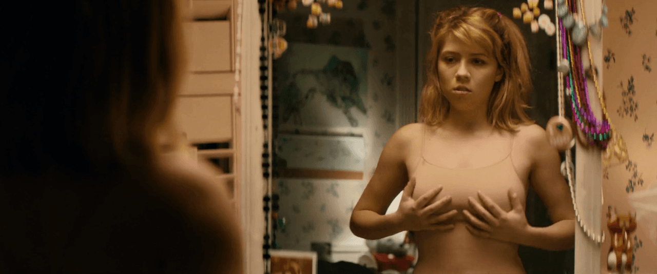 Jennette McCurdy es recordada por su papel de Sam Puckett en iCarly y Sam & Cat, así como su papel en Between, de Netflix, pero ha hecho más personajes que tal vez no conoces, te dejamos algunos de ellos. 
<br>
<br>2018 - Little Bitches: Aquí la conocimos como Annie, una producción mexicana y una de sus últimas actuaciones. La historia de la cinta sigue a un grupo de amigas que prometen abrir al mismo tiempo sus cartas de admisión a la universidad, durante la gran fiesta de fin de año.
