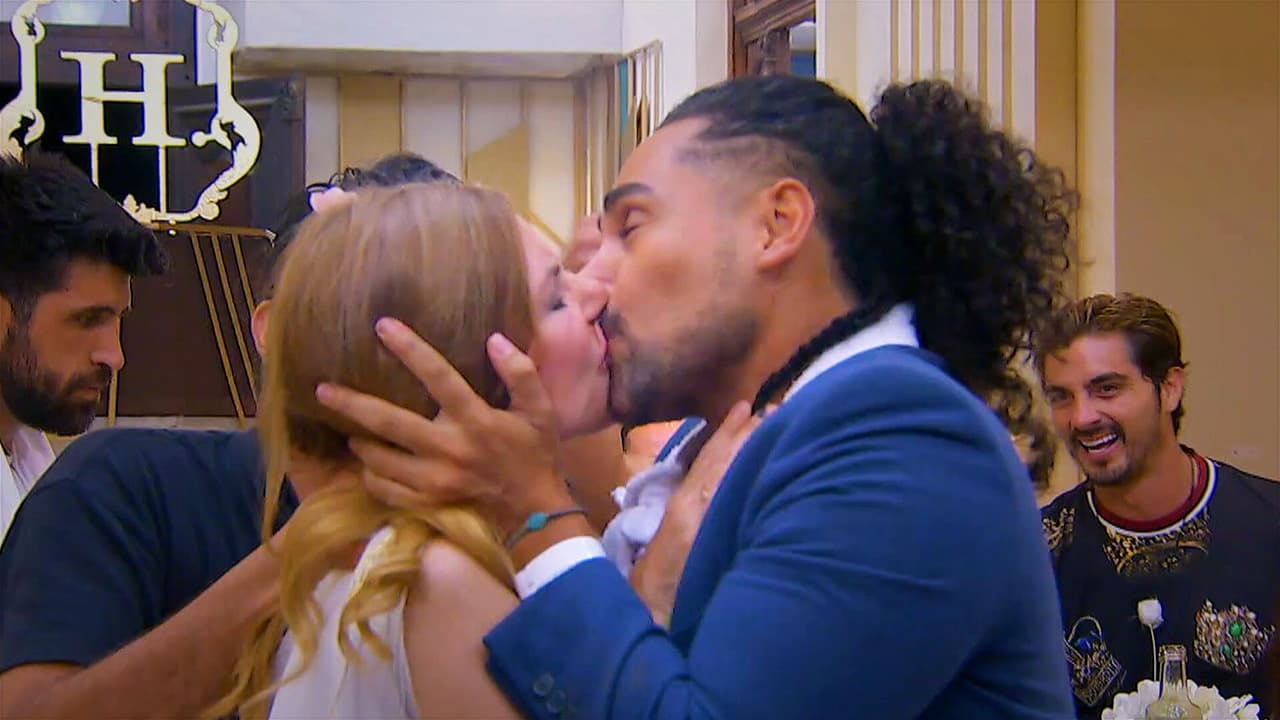 Capítulo 8: Manola Diez y Fer Sagreeb celebran gran boda al estilo Hotel VIP