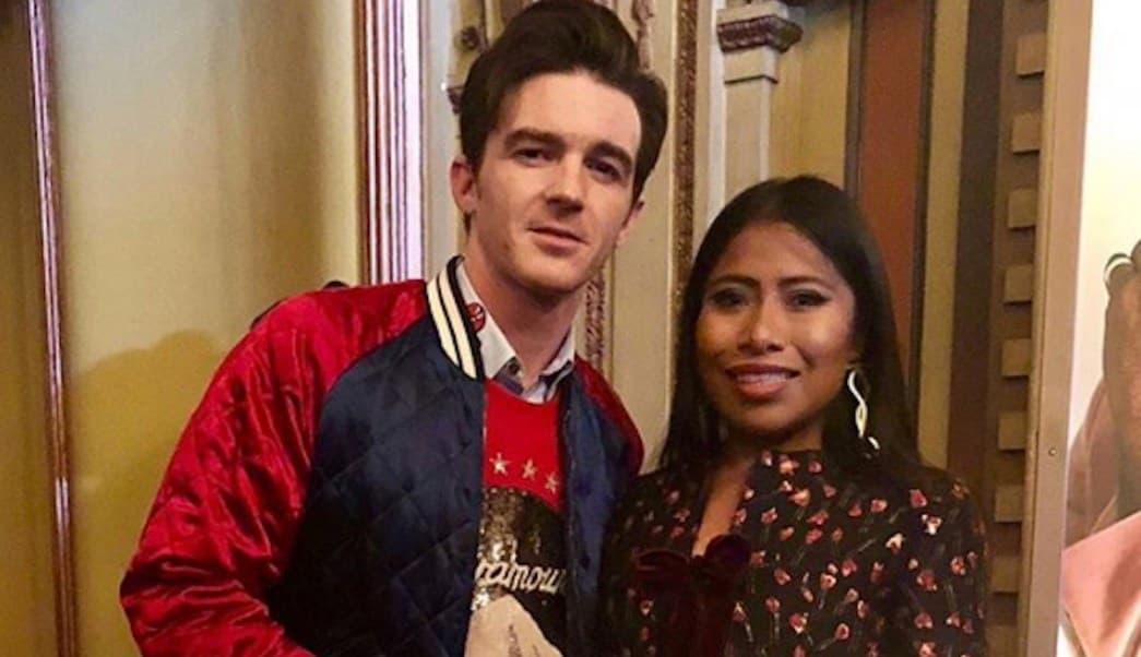 Una maestra de kinder. Un chico al que vimos crecer en nuestra pantalla. Drake Bell y Yalitza lucen bien juntos.