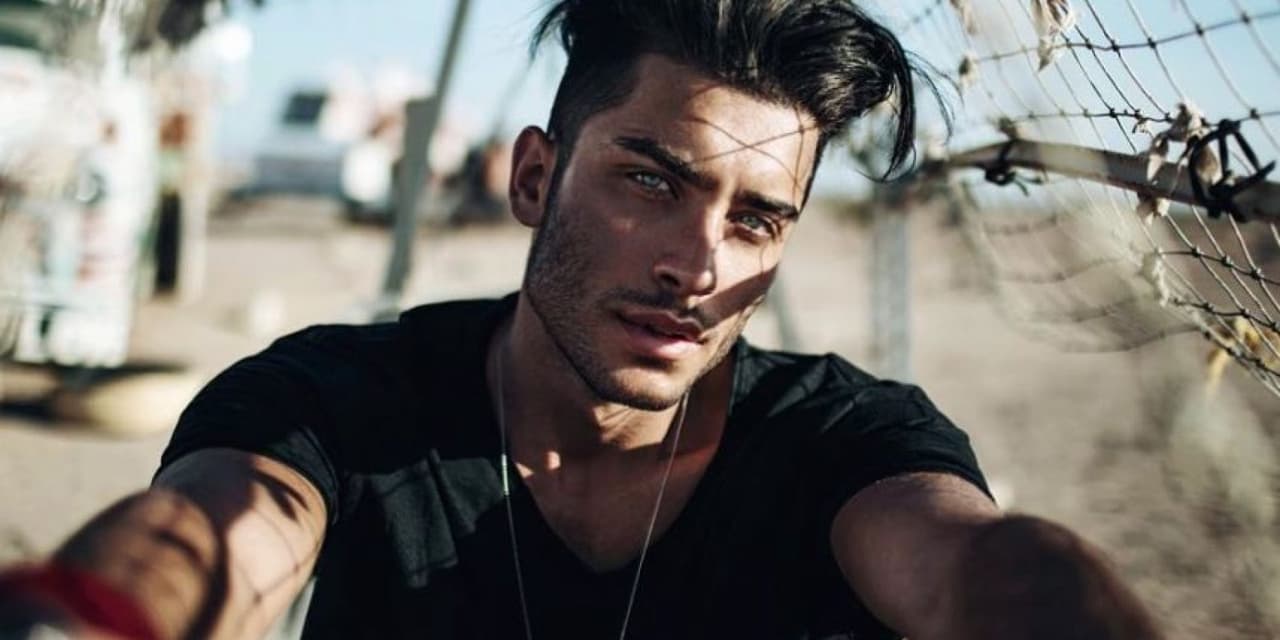 Toni Mahfud es dibujante, fotógrafo y modelo. ¿Lo conocías? Bueno, pues este personaje se ha mostrado como uno de los 10 más guapos.