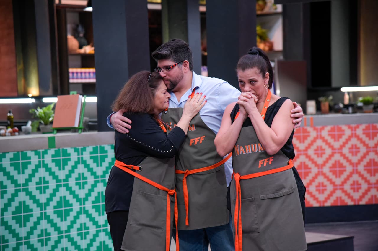 Los ganadores de este reto fueron Alex, Momo y Lula, quienes seleccionaron el menú de tamales verdes con pollo, de nuez y atole de frutos rojos. Realizar tamales para los Nahum es toda una tradición, ya que Lula celebra su aniversario de bodas el día de la Candelaria.