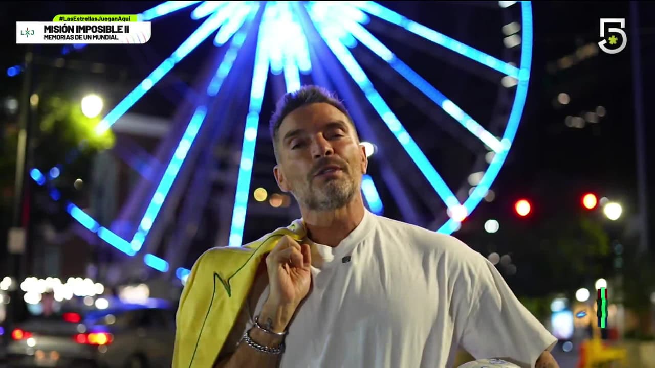 Julián Gil se cuela con los fans de Cabo Verde para celebrar su empate ante España