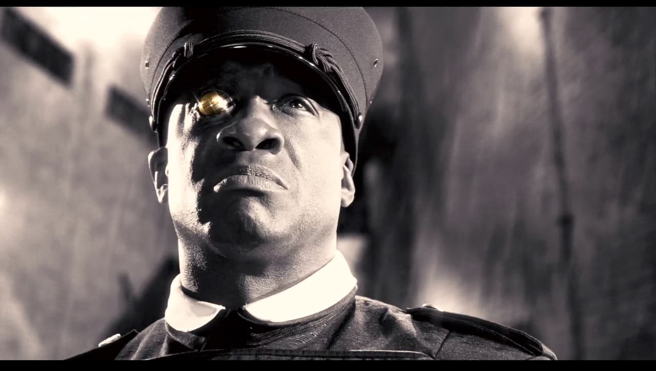 Un personaje imponente al que le dio vida y que también salió del mundo de las viñetas fue Manute en 'Sin City' (2005), basada en la novela gráfica de Frank Miller.